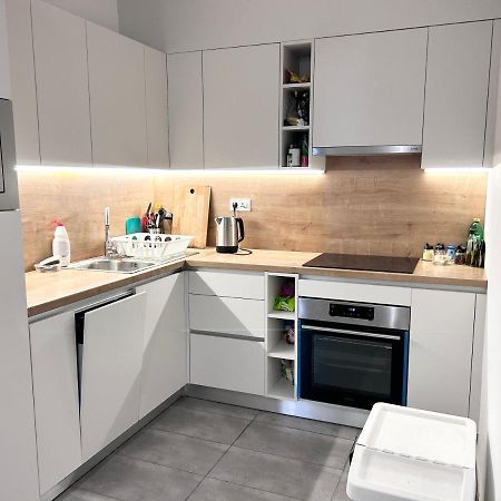 New 2022 Family&Friends Downtown Ac 3Br 2Ba Free Parking Big Balcony Near Metro&Train Station Self Check-In Apt Budapest Luaran gambar