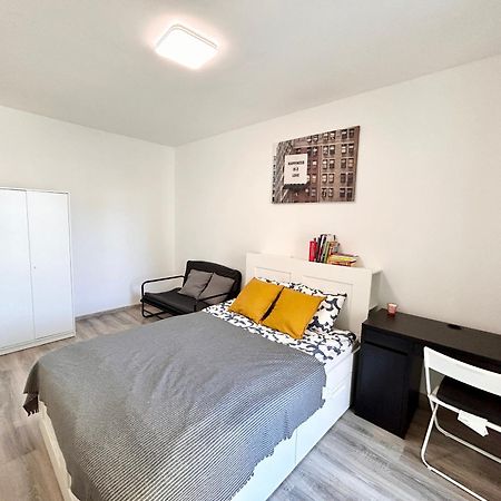 New 2022 Family&Friends Downtown Ac 3Br 2Ba Free Parking Big Balcony Near Metro&Train Station Self Check-In Apt Budapest Luaran gambar