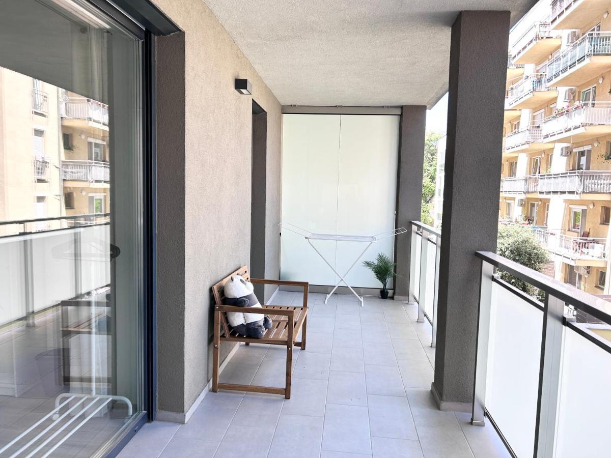 New 2022 Family&Friends Downtown Ac 3Br 2Ba Free Parking Big Balcony Near Metro&Train Station Self Check-In Apt Budapest Luaran gambar