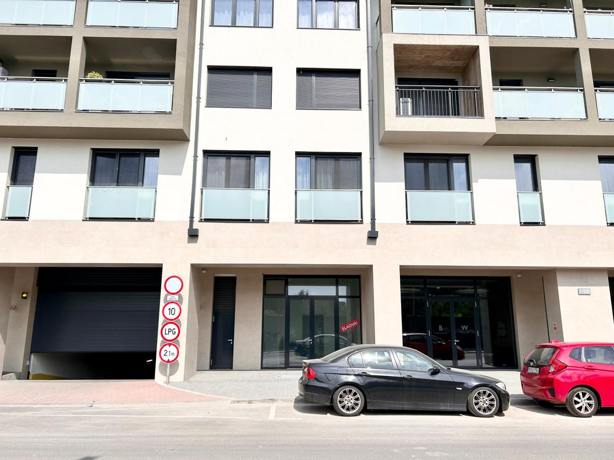 New 2022 Family&Friends Downtown Ac 3Br 2Ba Free Parking Big Balcony Near Metro&Train Station Self Check-In Apt Budapest Luaran gambar