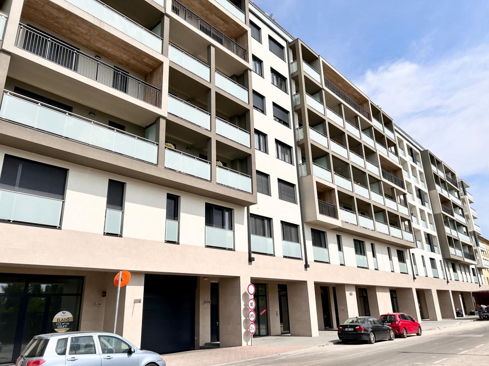 New 2022 Family&Friends Downtown Ac 3Br 2Ba Free Parking Big Balcony Near Metro&Train Station Self Check-In Apt Budapest Luaran gambar