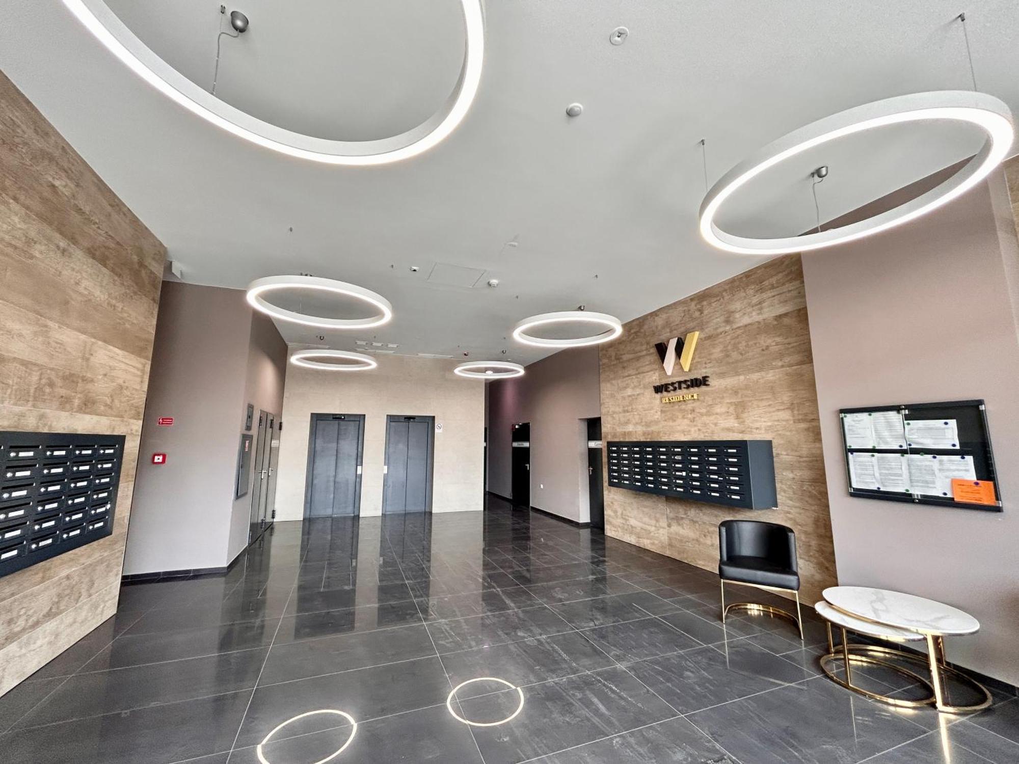 New 2022 Family&Friends Downtown Ac 3Br 2Ba Free Parking Big Balcony Near Metro&Train Station Self Check-In Apt Budapest Luaran gambar