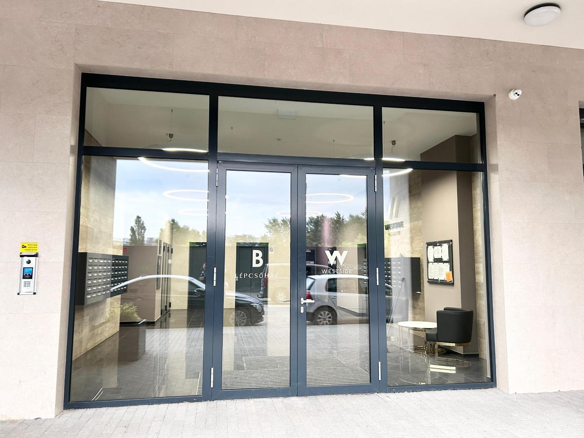 New 2022 Family&Friends Downtown Ac 3Br 2Ba Free Parking Big Balcony Near Metro&Train Station Self Check-In Apt Budapest Luaran gambar