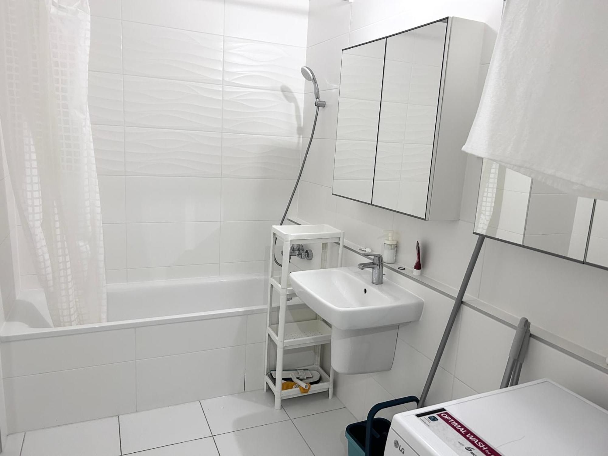New 2022 Family&Friends Downtown Ac 3Br 2Ba Free Parking Big Balcony Near Metro&Train Station Self Check-In Apt Budapest Luaran gambar